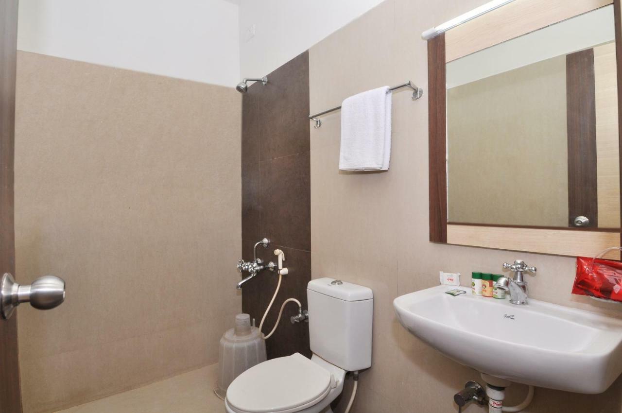 Sivamurugan Hotels Kumbakonam Exterior photo