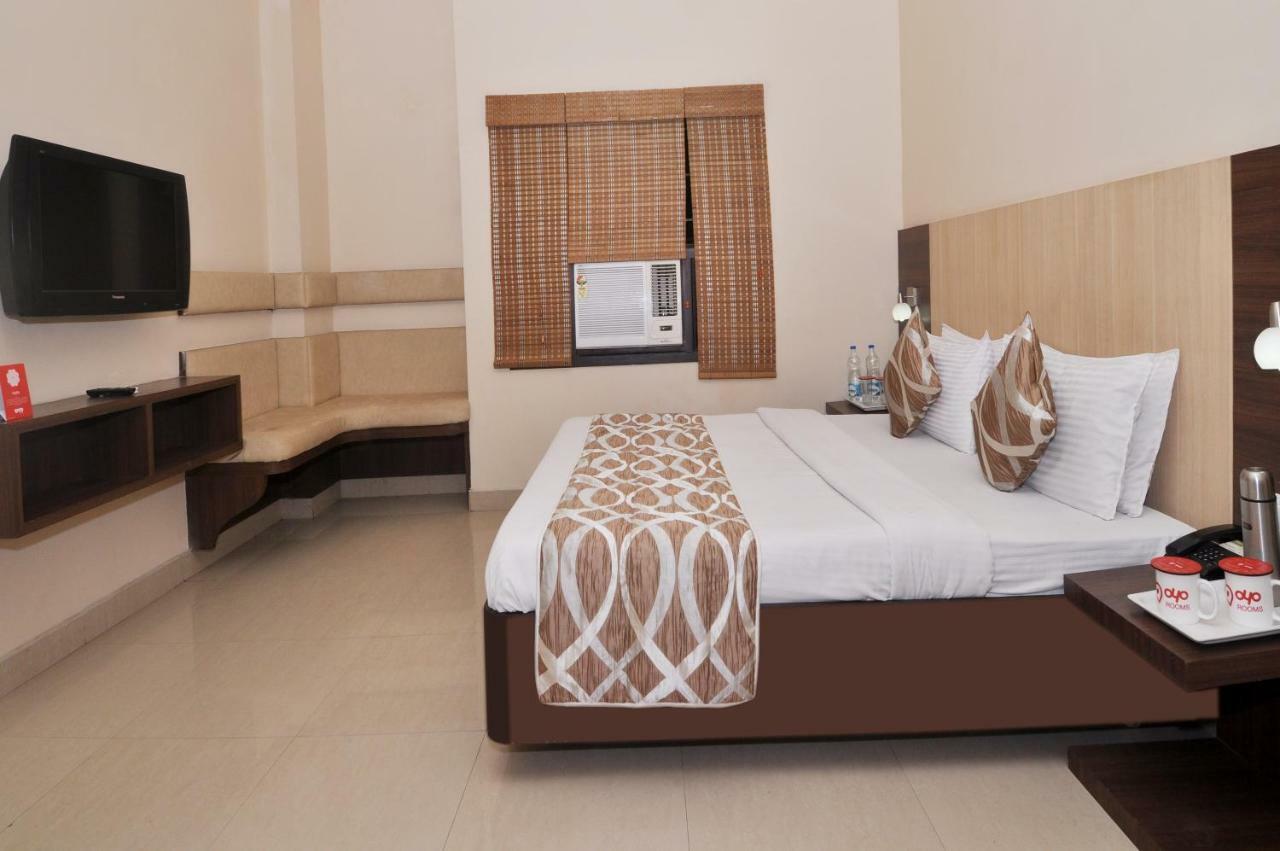 Sivamurugan Hotels Kumbakonam Exterior photo
